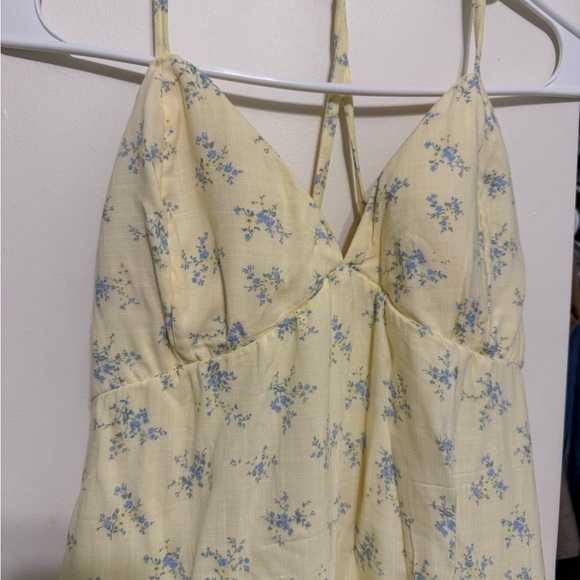 Hollister Butter Yellow Floral Maxi Dress - Picture 5 of 8